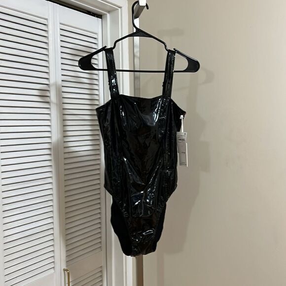 Good American Faux leather vinyl bodysuit - Picture 3 of 8